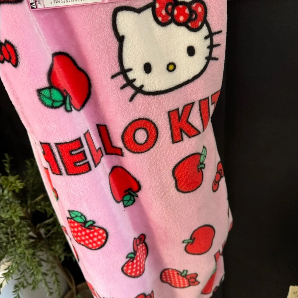 NWT Hello Kitty Pink Apple blanket 60x70 Oversized Super Soft!